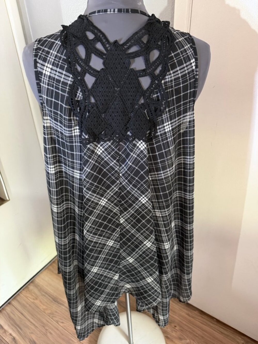 5/$25 - No Boundaries junior women's small plaid sleeveless cardigan open front - Picture 2 of 6